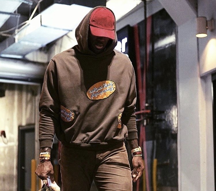 CBA：深圳男篮三分火力全开 主场击败上海（CBA：深圳三分如雨，主场力克上海队）