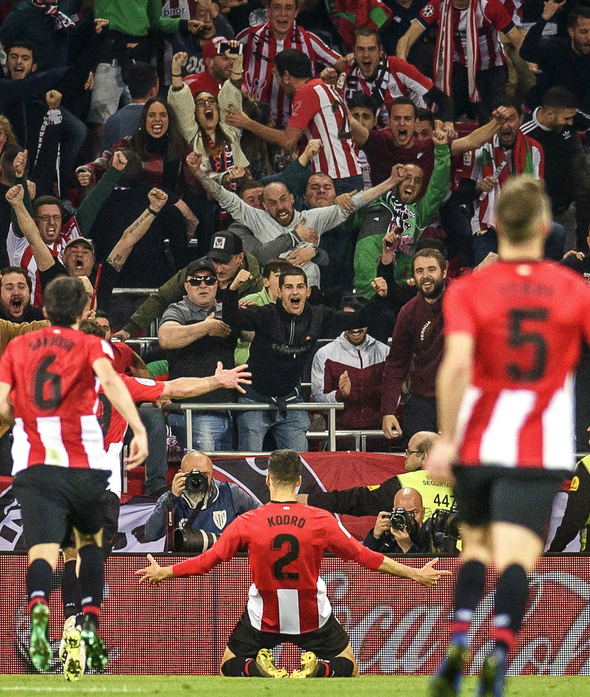 足球报：浙江队未来要争取中超冠军，卡内达是否留任还没定（足球报称浙江队剑指中超冠军，卡内达去留仍未确定）