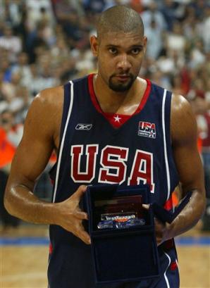 Hero扳平比分，菠萝关羽盯死敌方双c（Hero将比分扳平，菠萝关羽锁死对面双C）